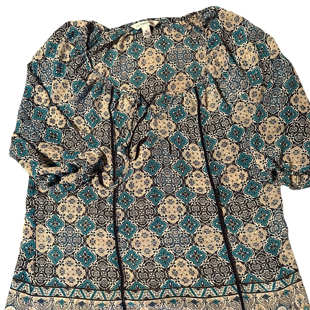 Croft & Barrow blouse, medium. In excellent condition.